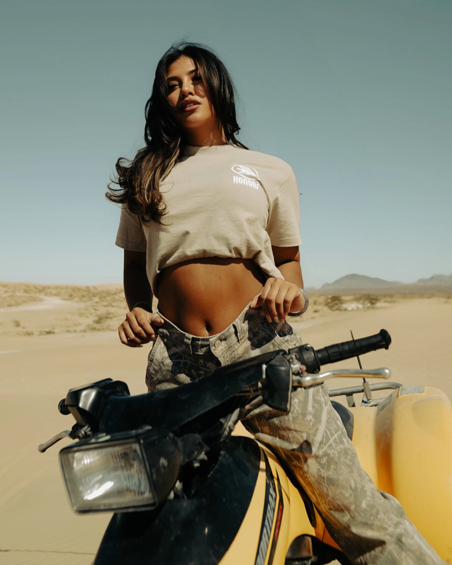 DESERT LIFE TEE - TAN