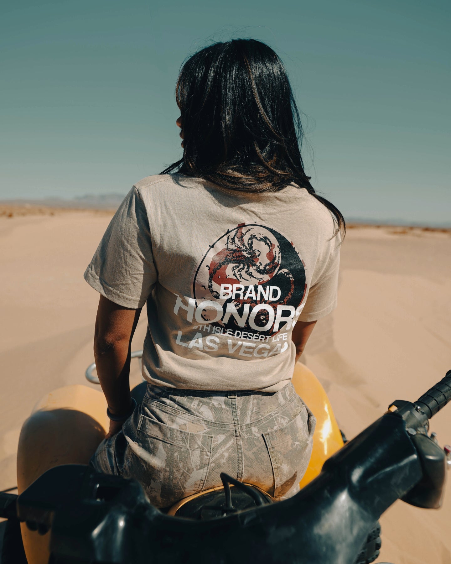 DESERT LIFE TEE - TAN