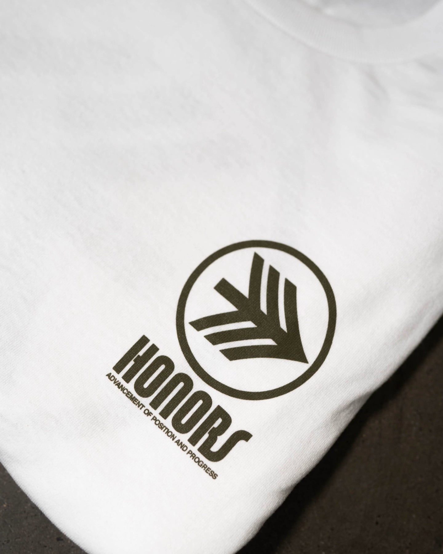 PROGRESSION LOGO TEE - WHITE/MILITARY GREEN