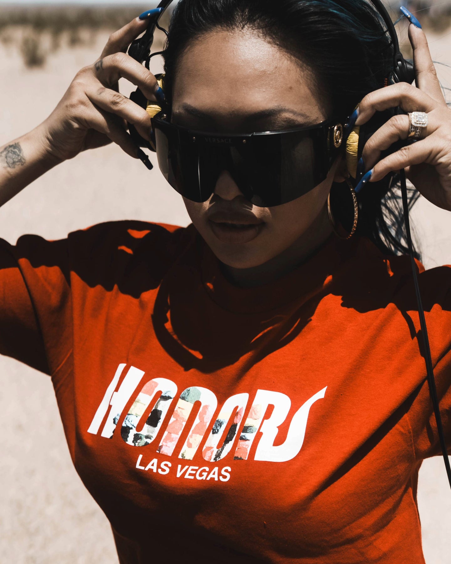 HONORS MAGIC MOUNTAINS RED TEE