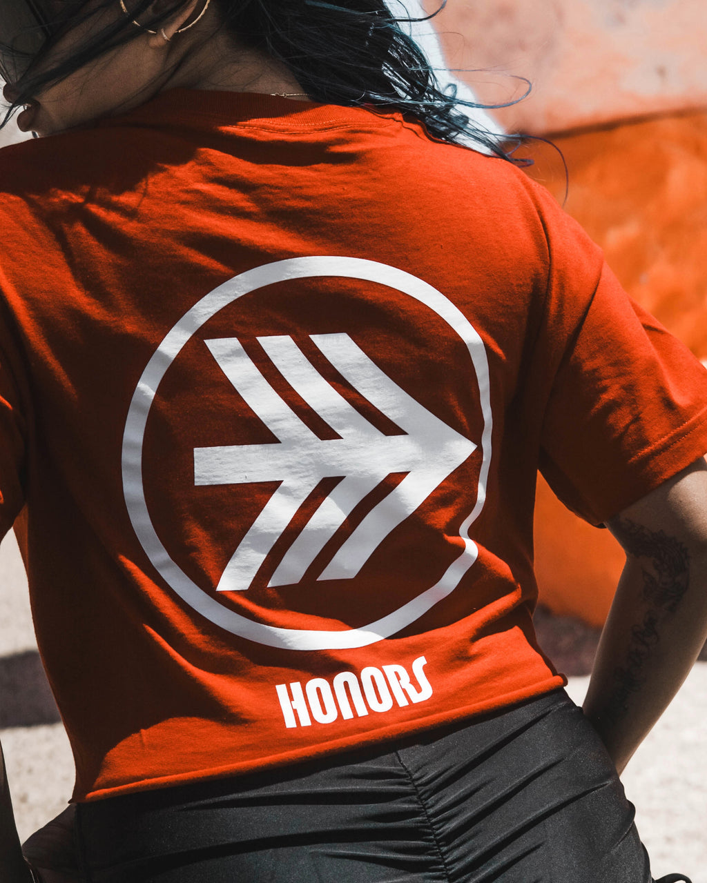 HONORS MAGIC MOUNTAINS RED TEE