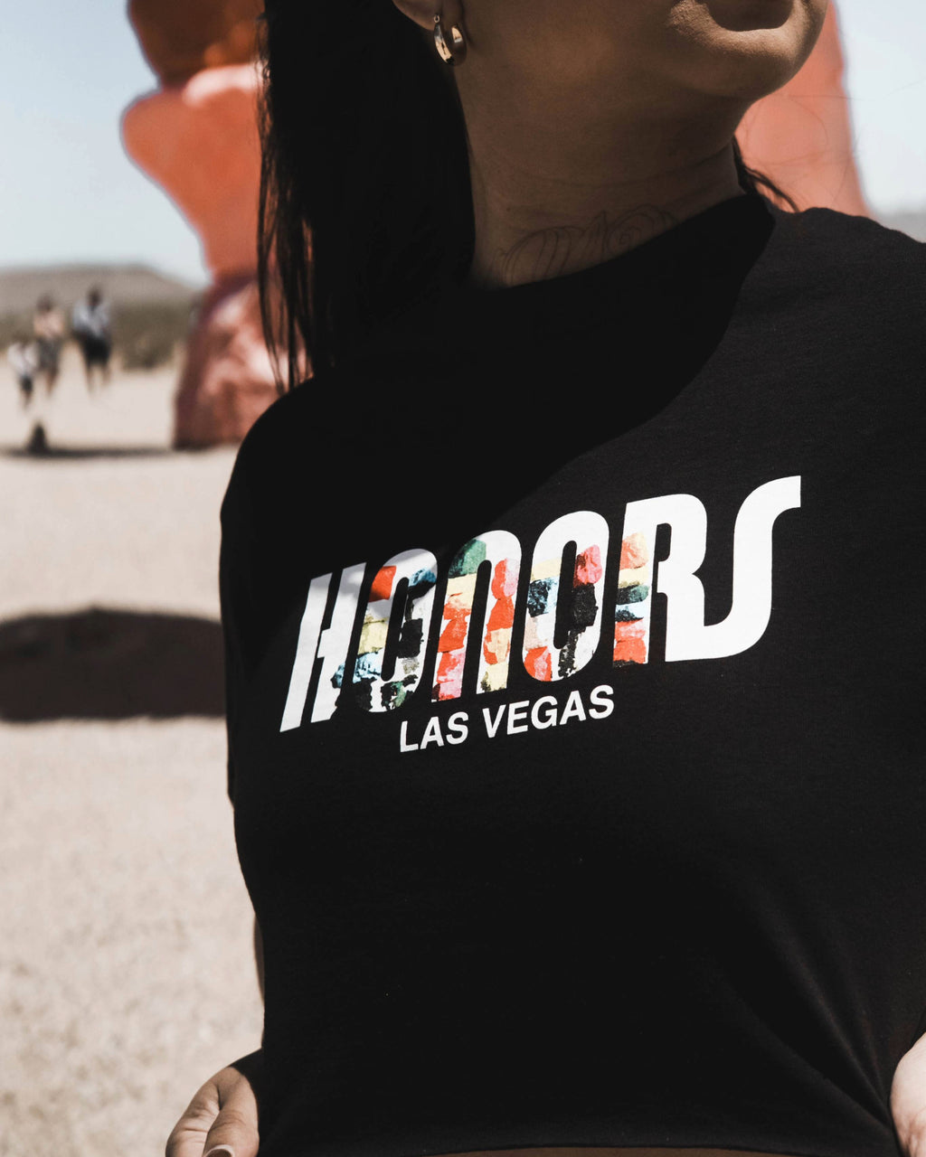 HONORS MAGIC MOUNTAINS BLACK TEE