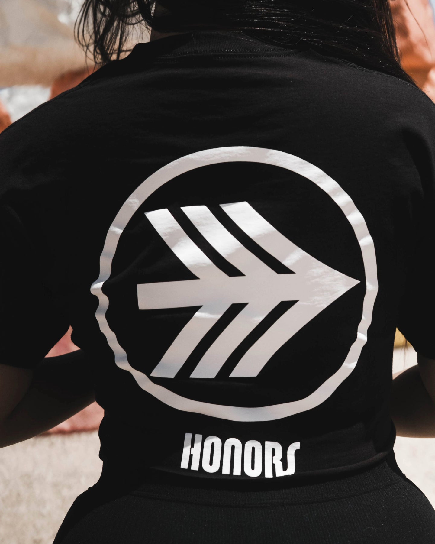 HONORS MAGIC MOUNTAINS BLACK TEE