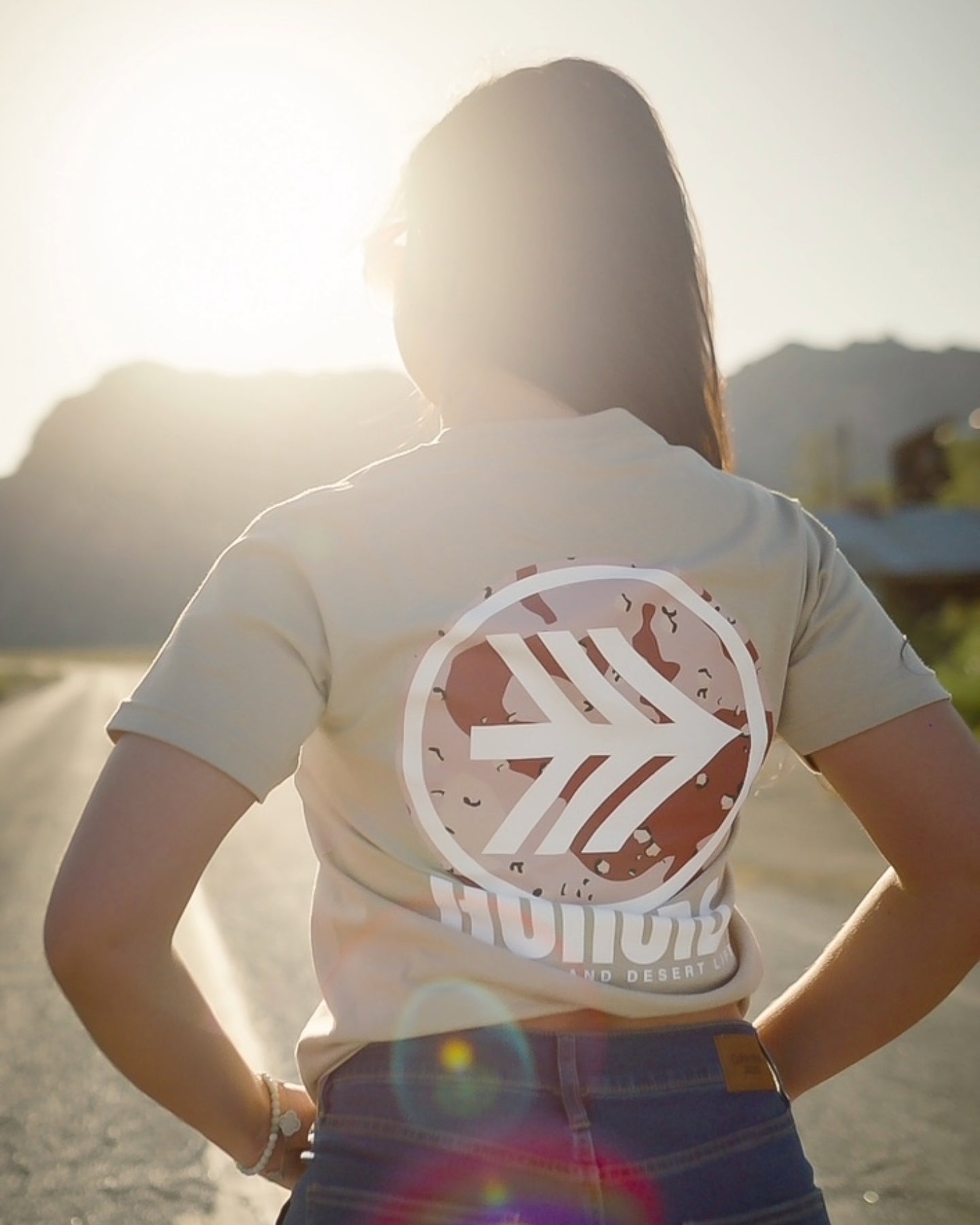 DESERT CAMOUFLAGE TAN LOGO TEE