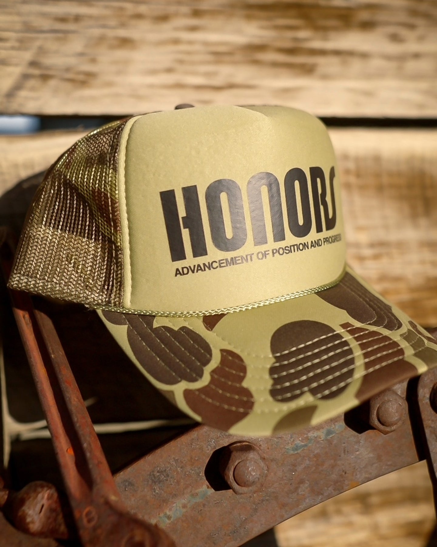 HONORS DESERT CAMOUFLAGE TRUCKER