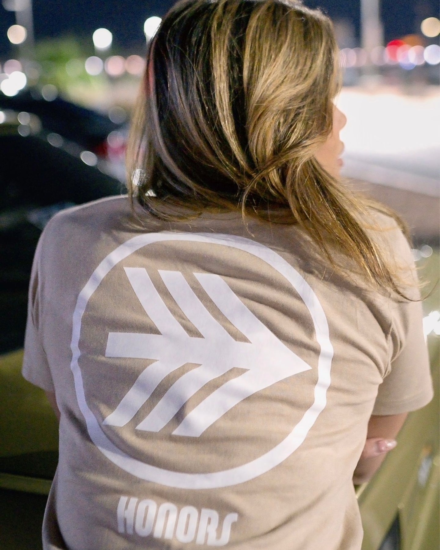 HONORS RACING TAN TEE