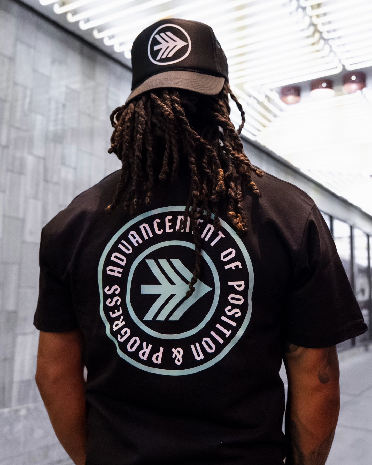 CINDER2.0 TEAL BLACK TEE