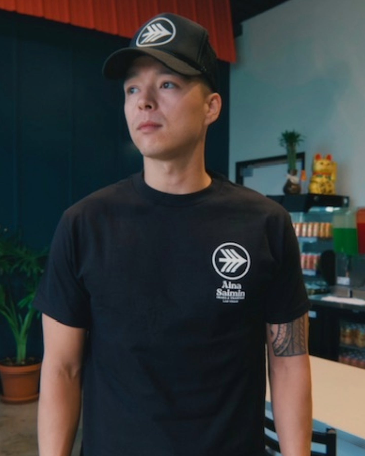 AINA SAIMIN X HONORS COLLAB BLACK TEE