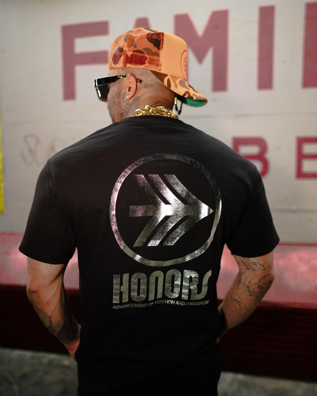 HONORS CHROME LOGO TEE