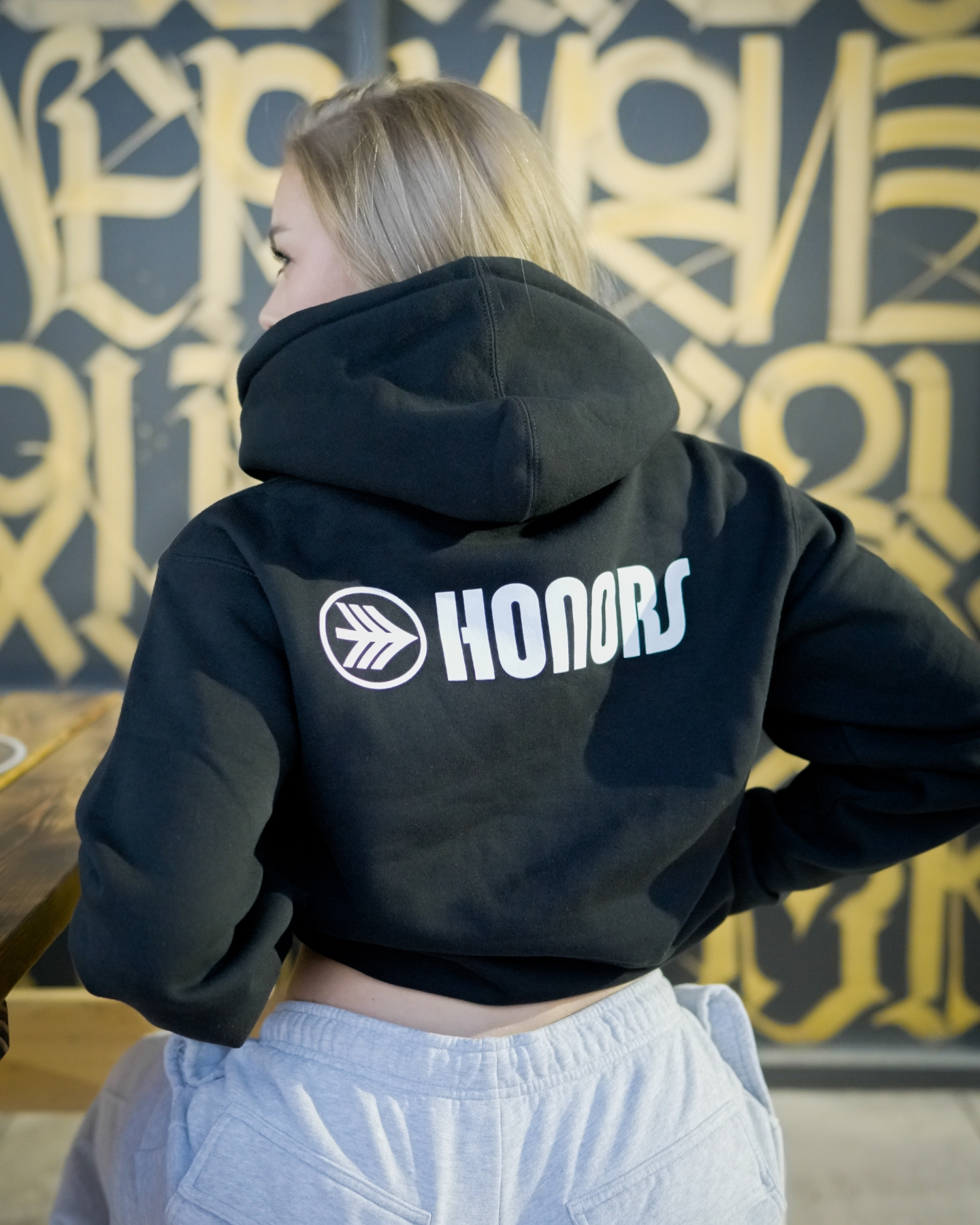 HONORS KORP LOGO BLACK HOODIE