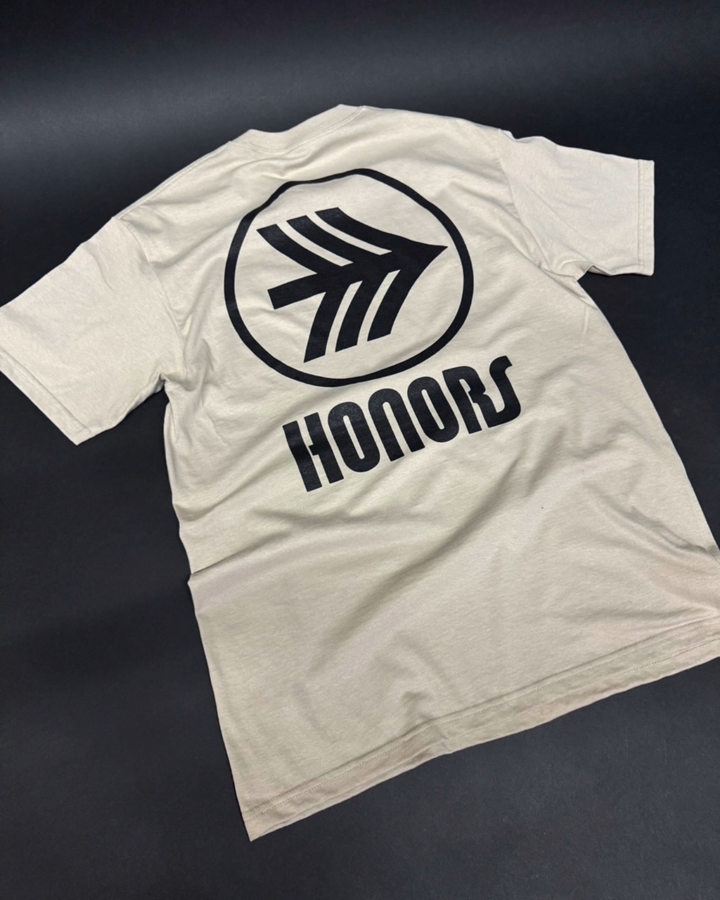 TOP SHAKAZ X HONORS TAN TEE