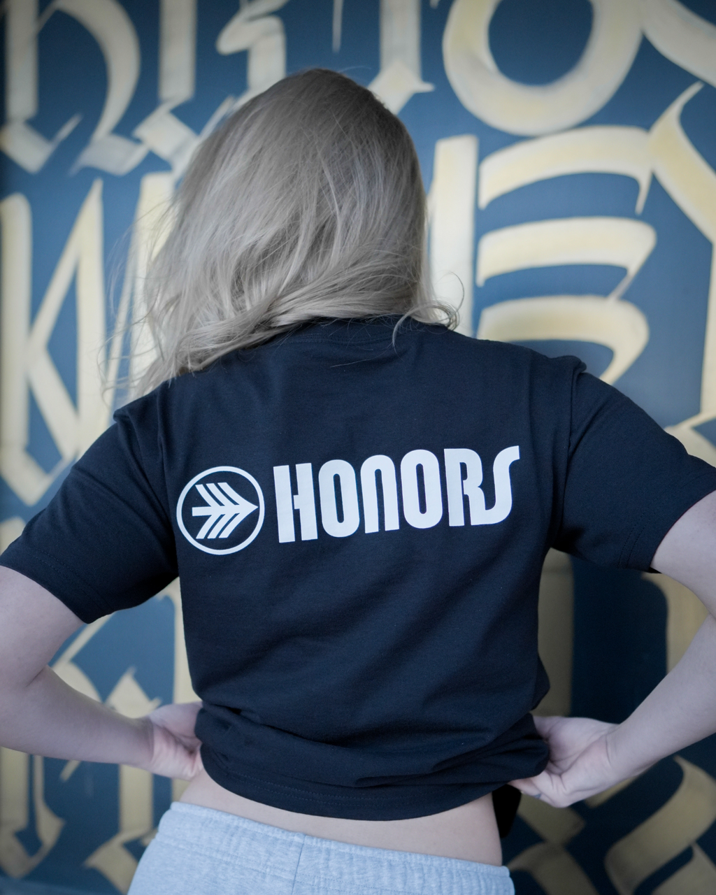 HONORS KORP LOGO BLACK TEE