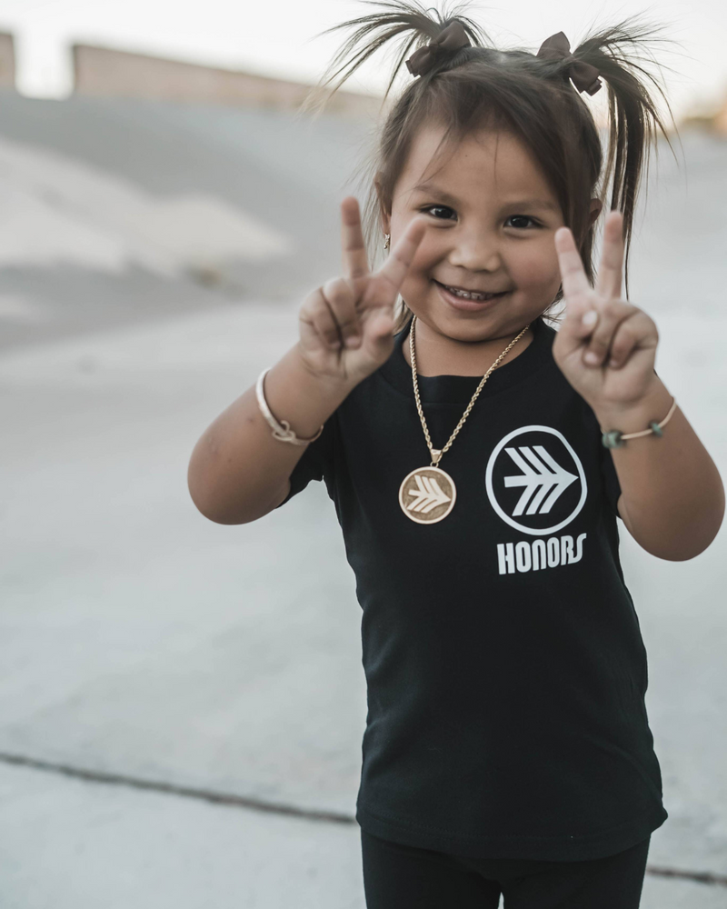 KIDS WOODLANDZ LOGO TEE