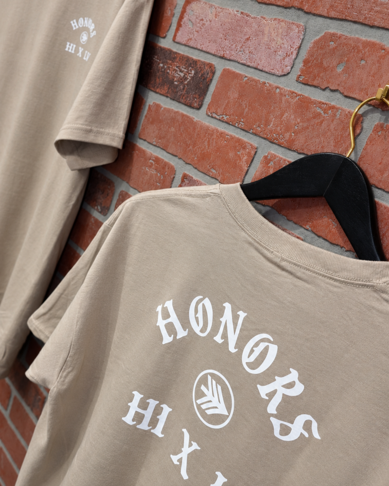 HONORS STAY REPPIN TEE