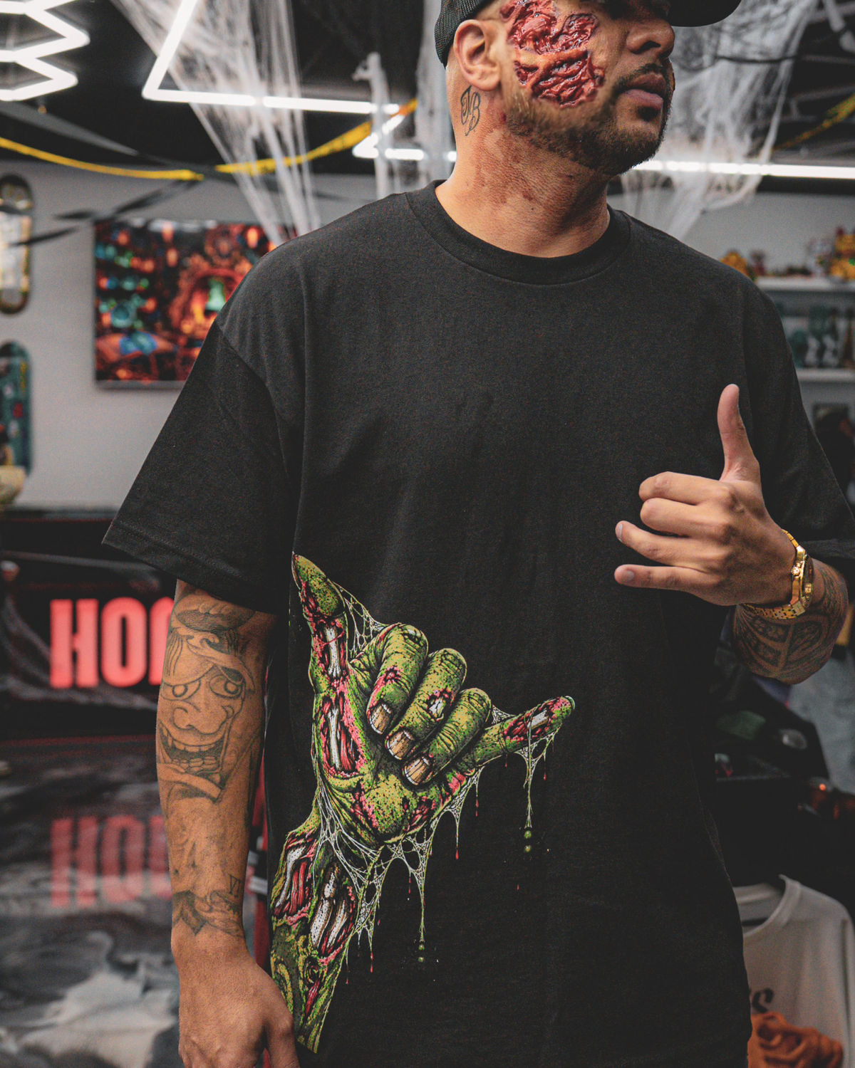 ALOHA NEVER DIES TEE