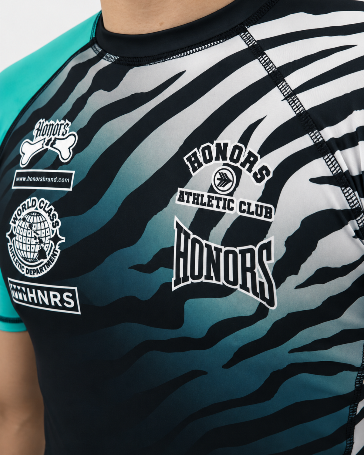 BADLANDZ ATHLETIC RASH GUARD