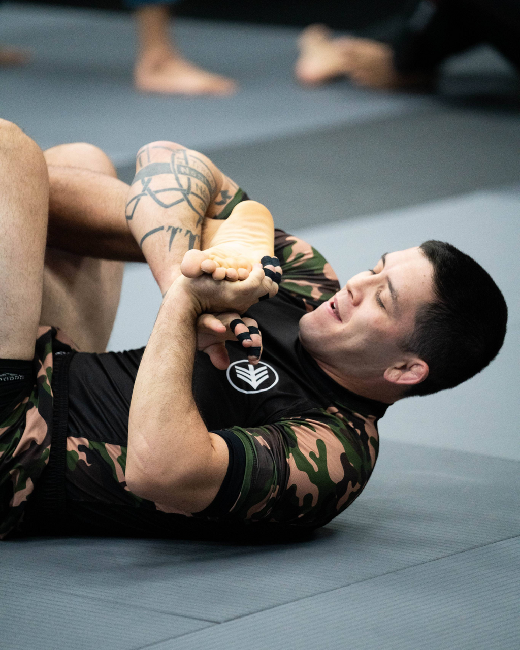 "PRE ORDER" HONORS NO GI / ACTIVE CAMOUFLAGE RASH GUARD